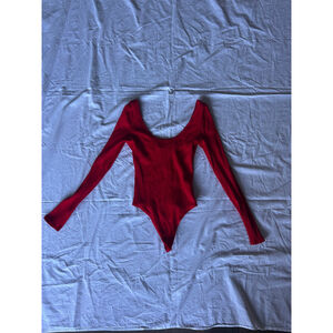 Aritzia Wilfred Free Leila Scoopneck Longsleeve Bodysuit – Red (Size M)